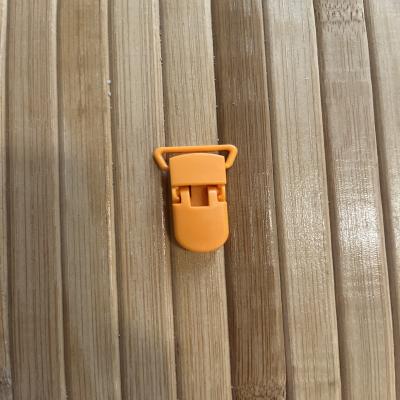 تعليقة لهاية بلاستك برتقالي