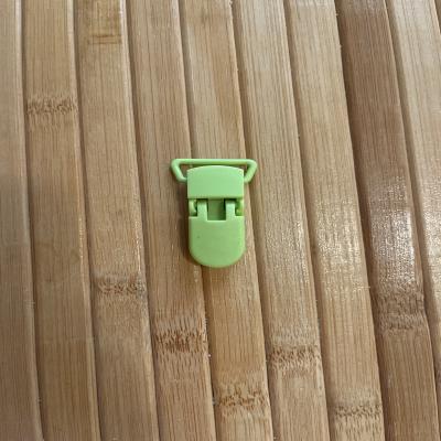 تعليقة لهاية بلاستيك أخضر