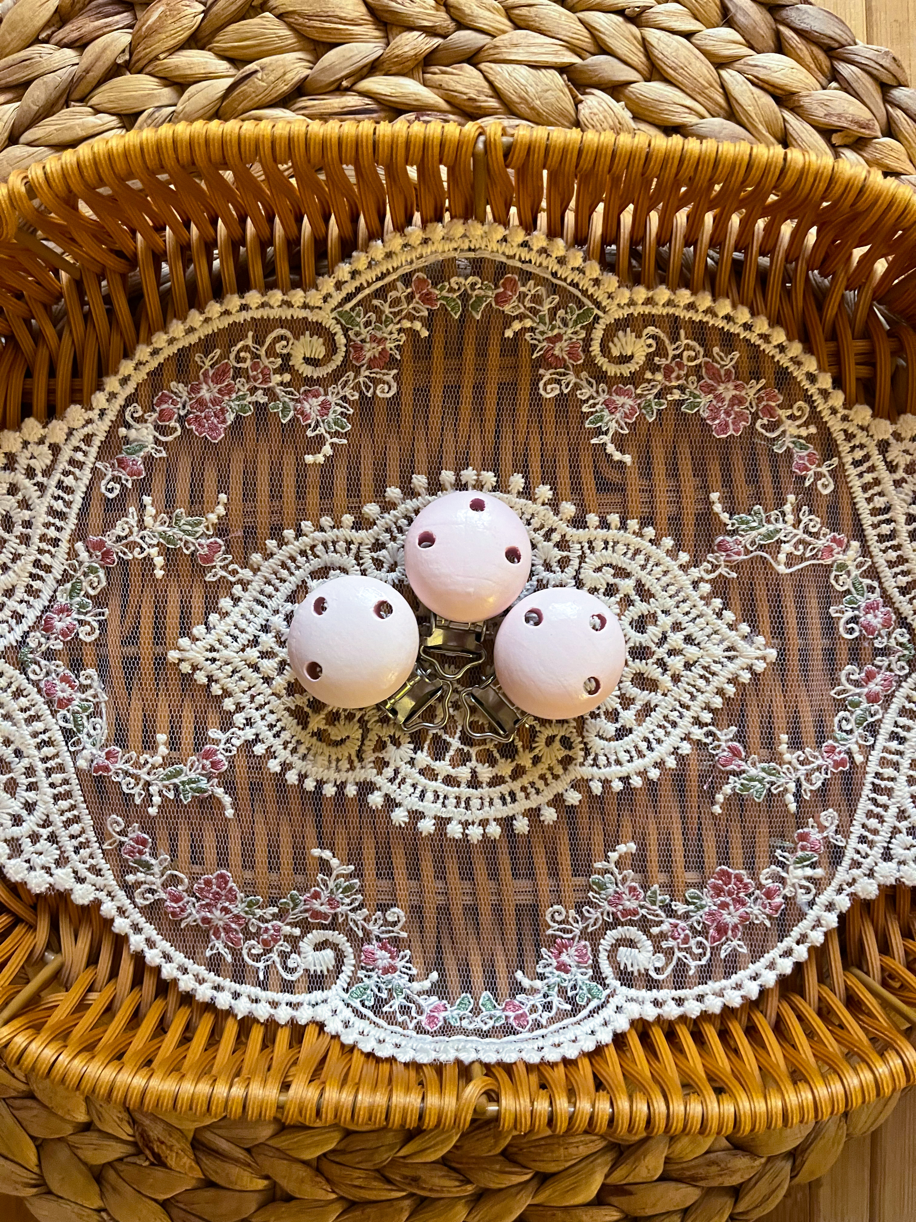 تعليقة خشب وردي 