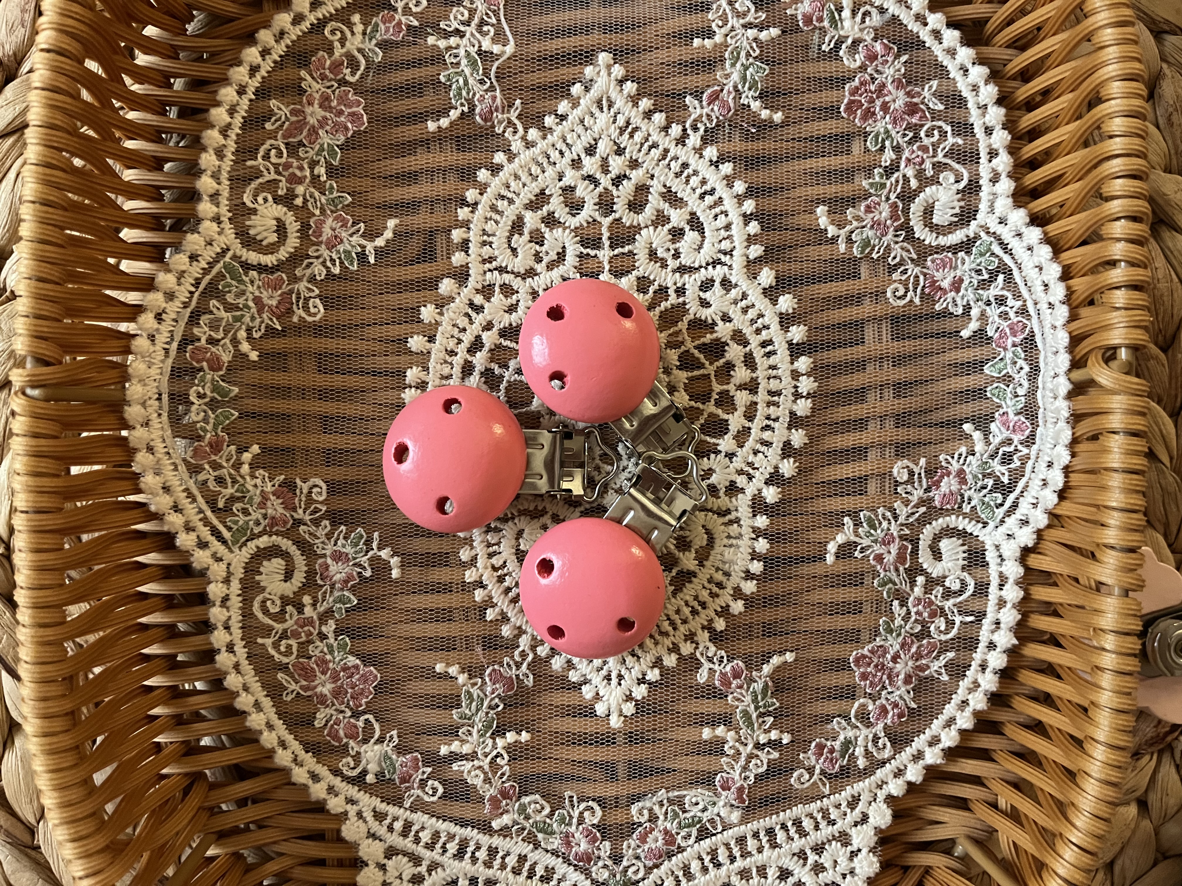 تعليقة لهاية خشب فوشي 