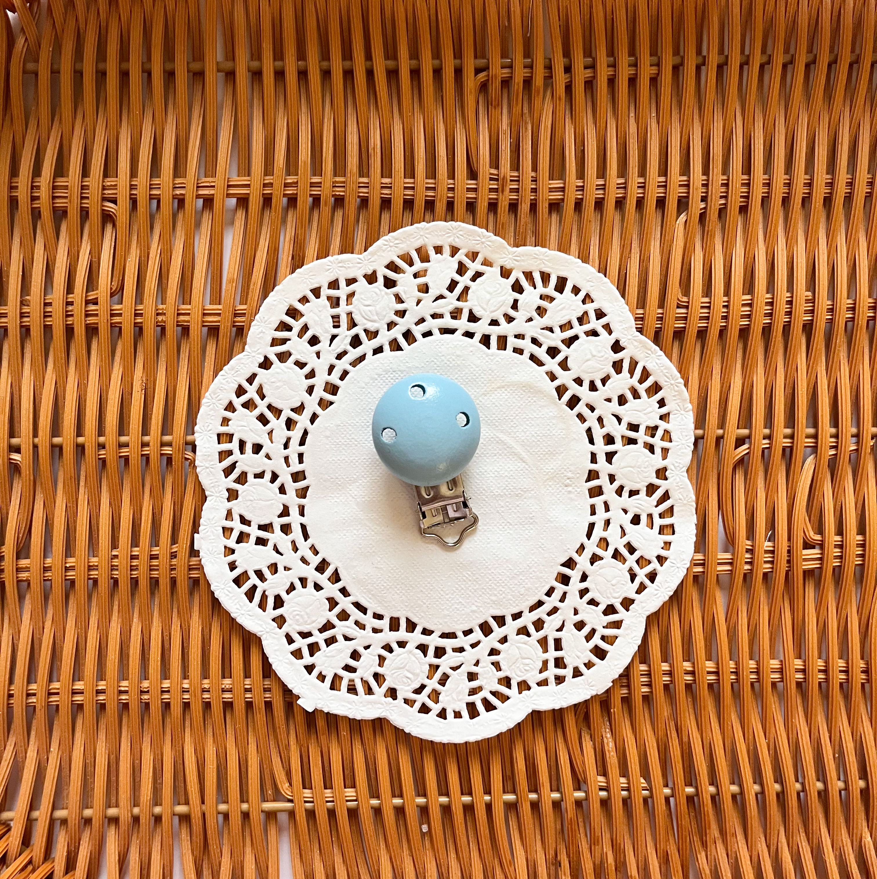 تعليقة لهاية خشب أزرق