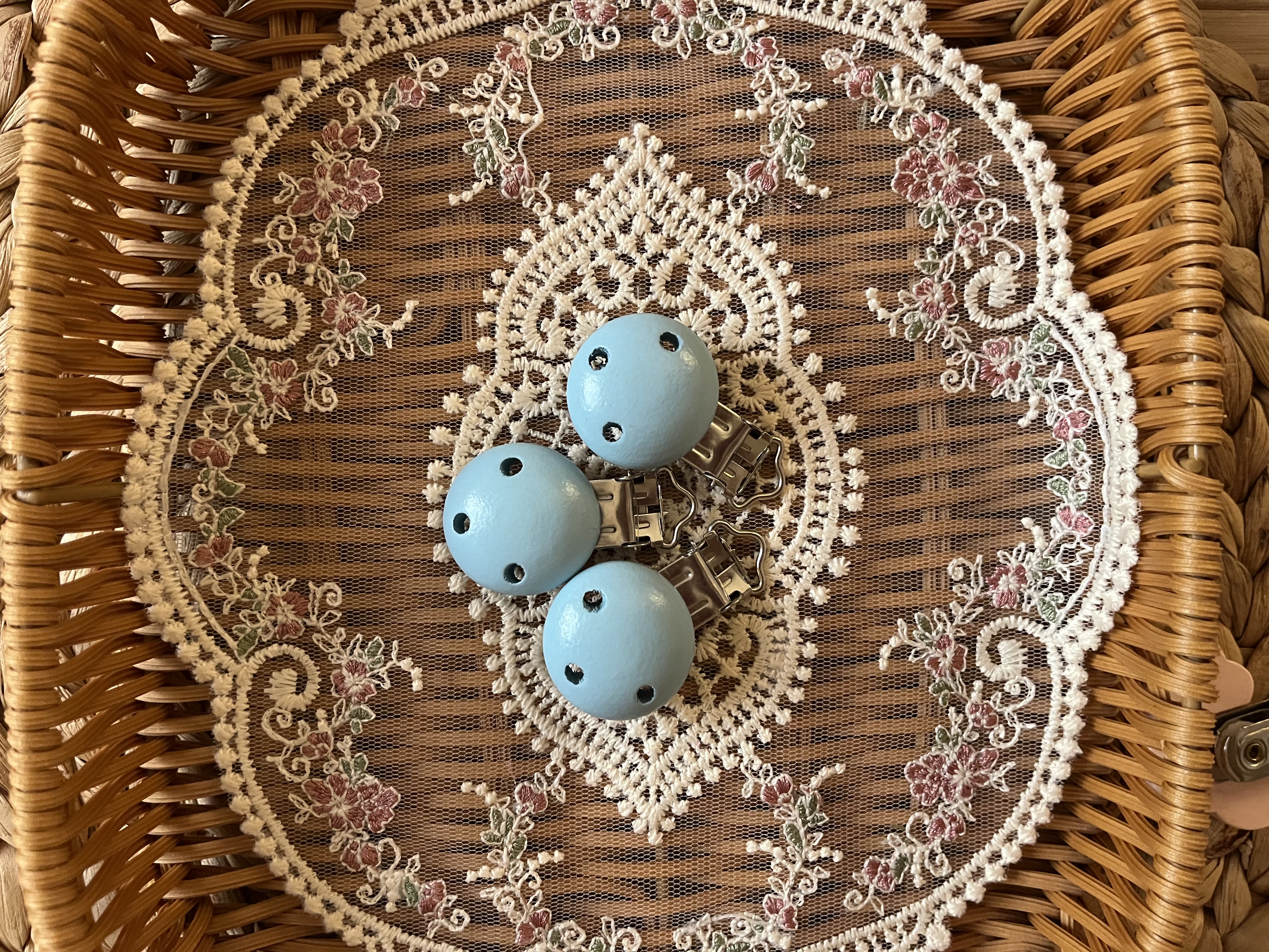 تعليقة لهاية خشب أزرق