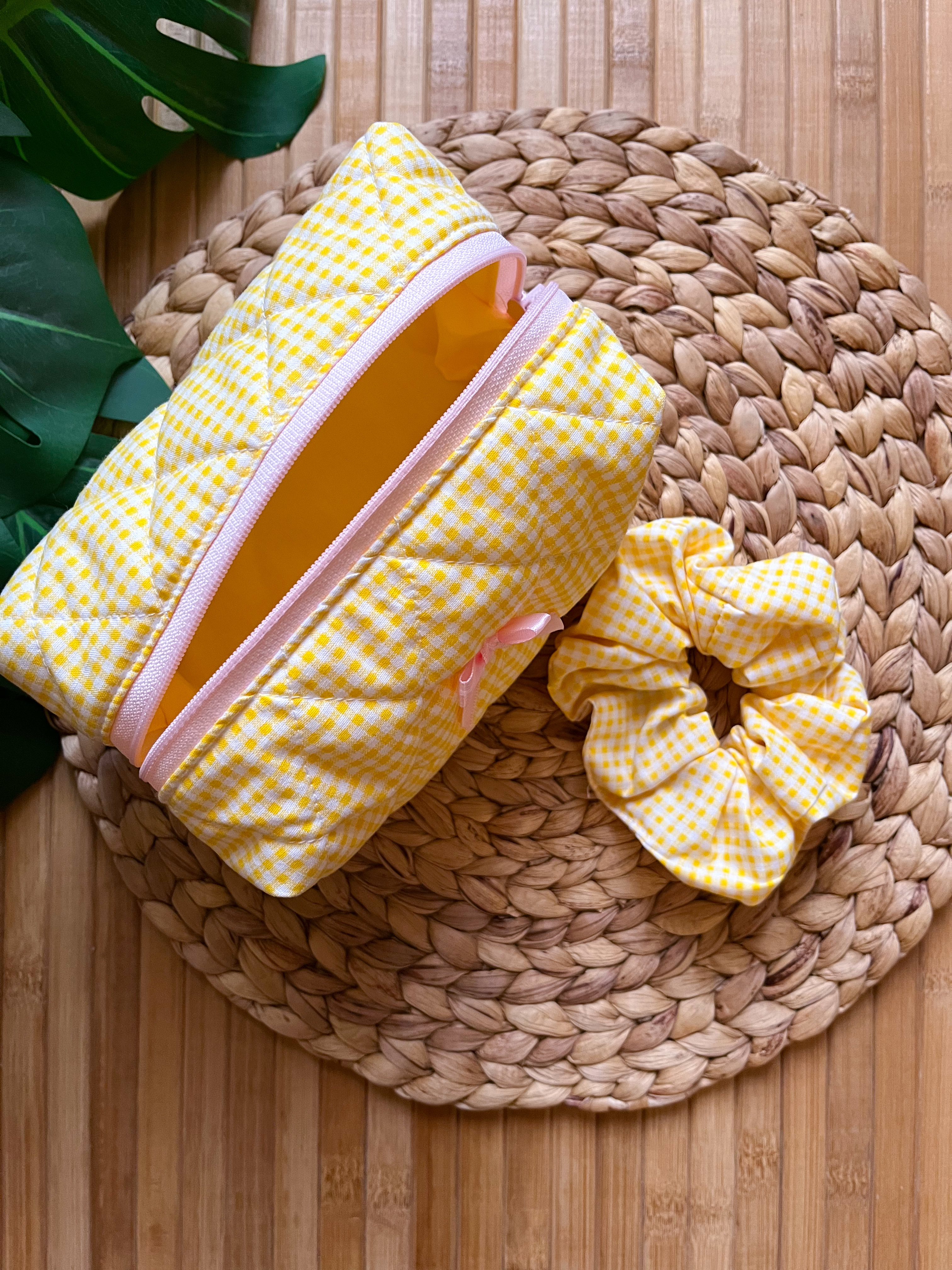 شنطةمكياج+ربطة شعر